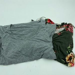 2 women’s tops size large